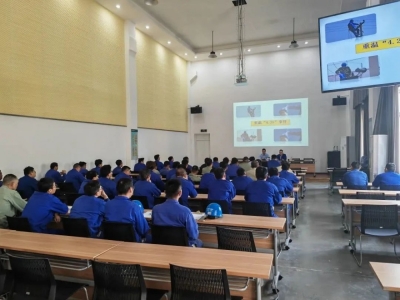 “警鐘長(zhǎng)鳴”，班組全員開(kāi)展“4.25”安全學(xué)習(xí)日